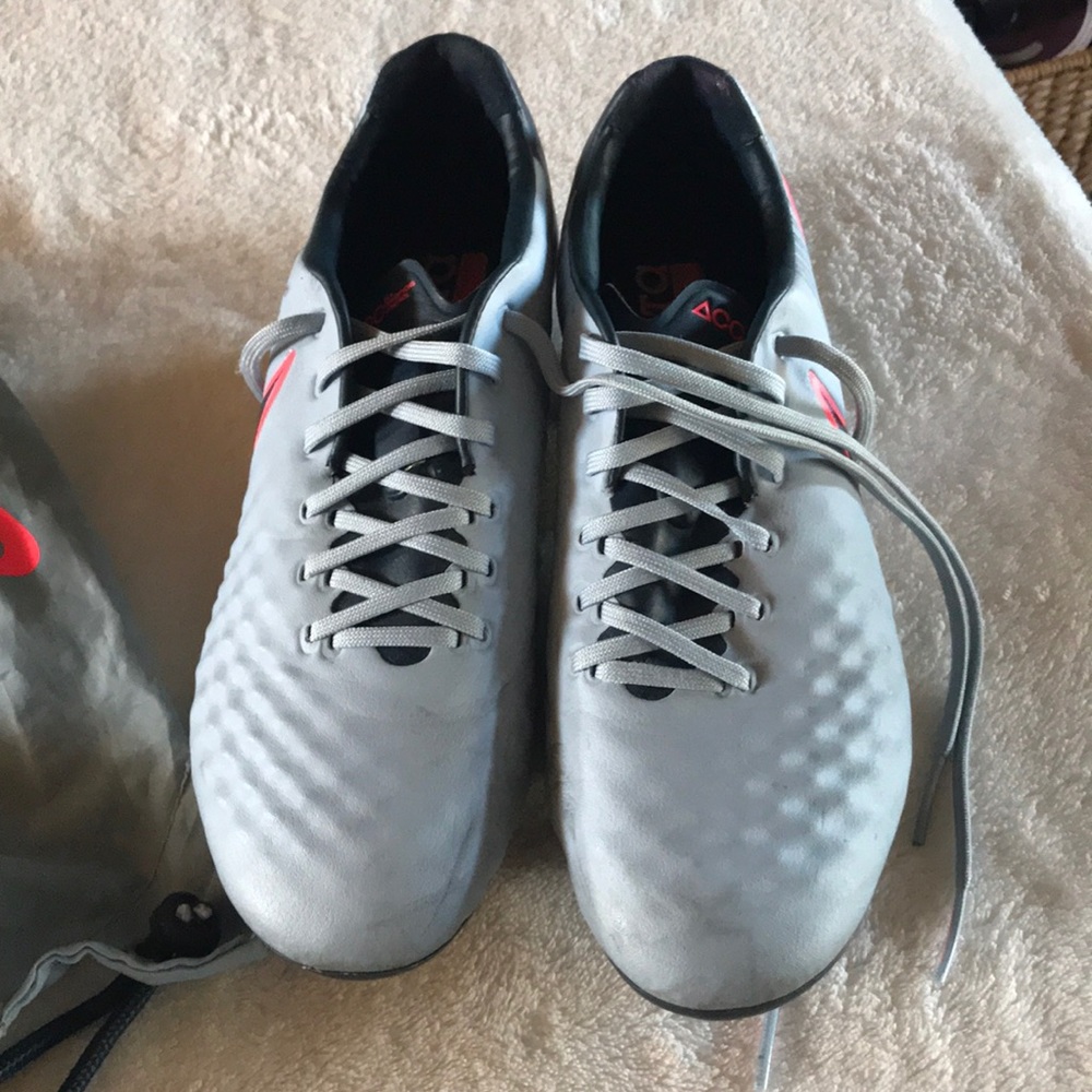 NIKE CLEATS